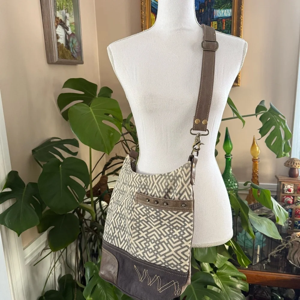 Myra Bag add touch