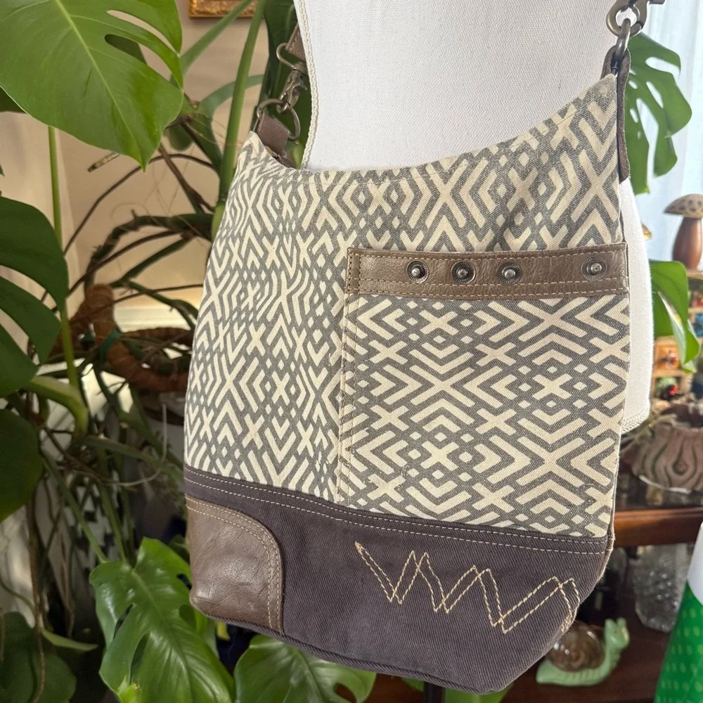 Myra Bag add touch