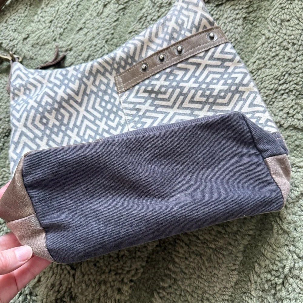 Myra Bag add touch