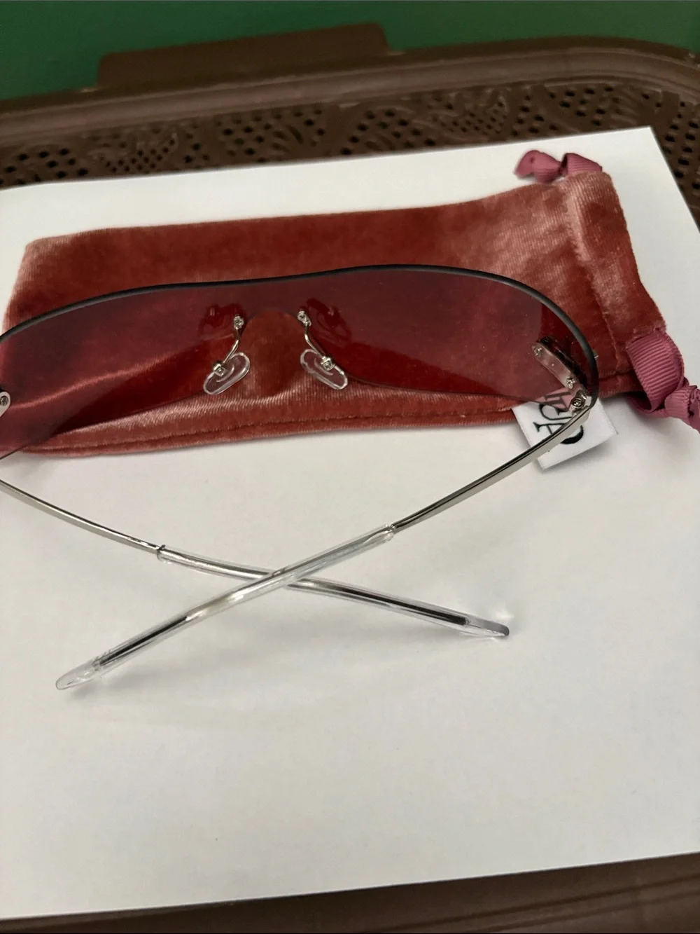 HUDA BEAUTY stylish rimless