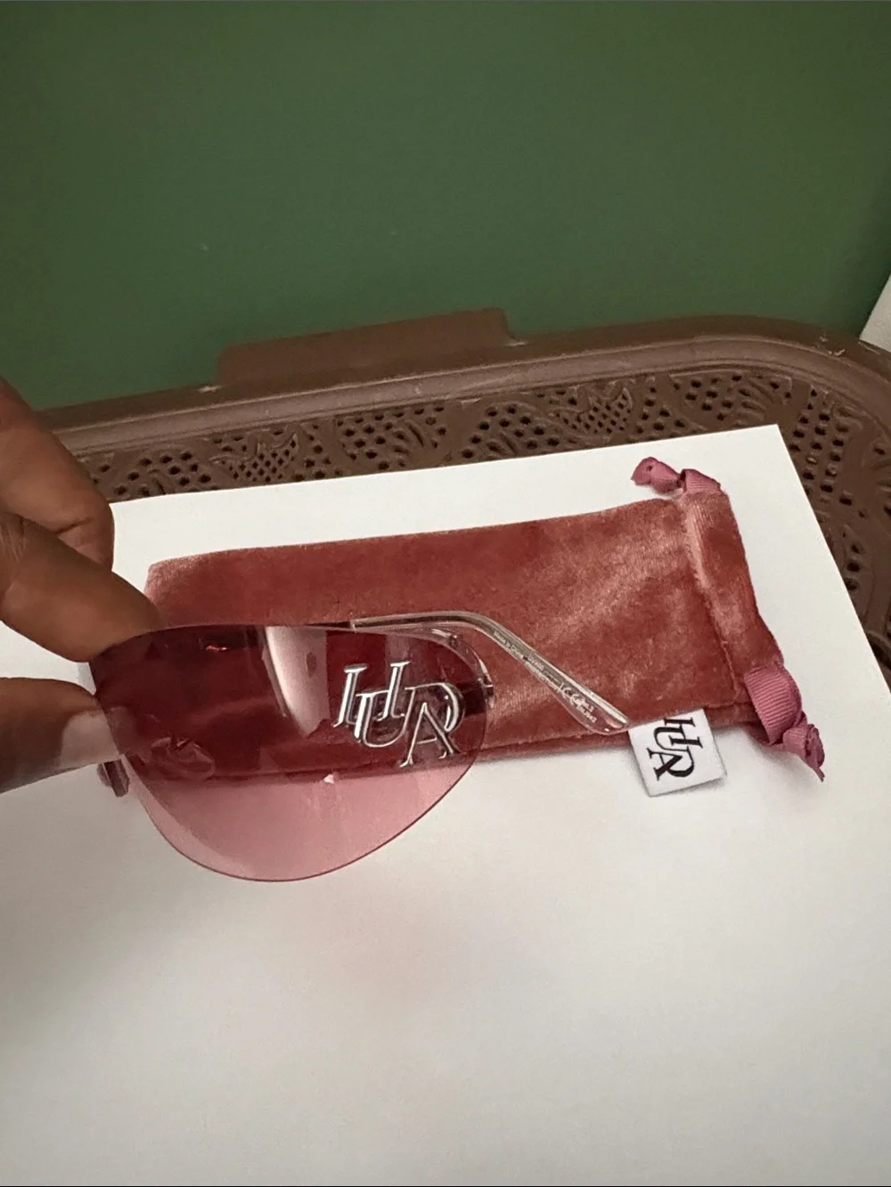 HUDA BEAUTY stylish rimless