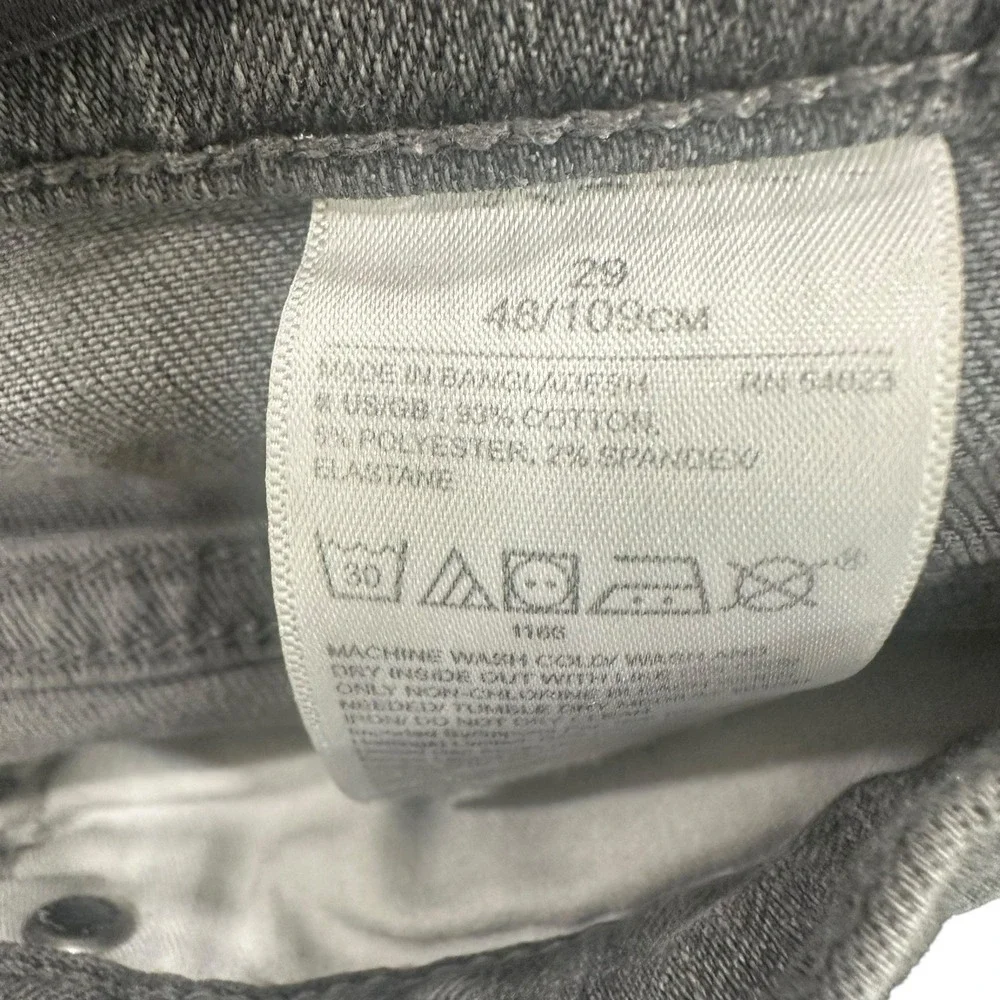 Banana Republic year addition