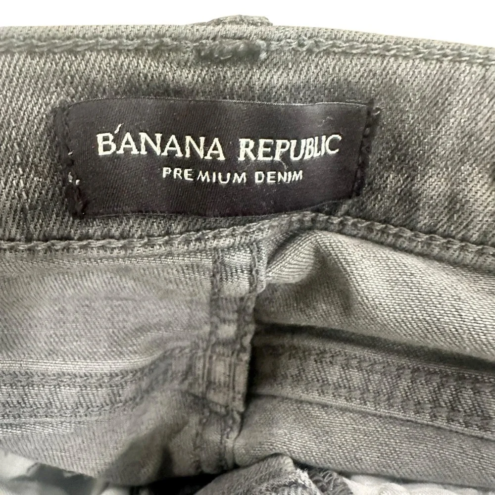 Banana Republic design zip allows