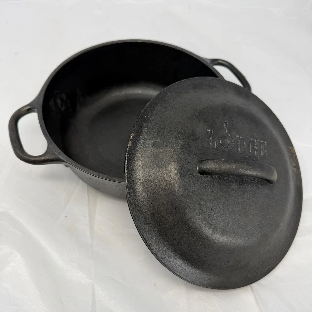 Lodge 2SP2 Cast Iron Dutch Oven 2 Qt Round Serving Pot with Self-Basting Lid USA