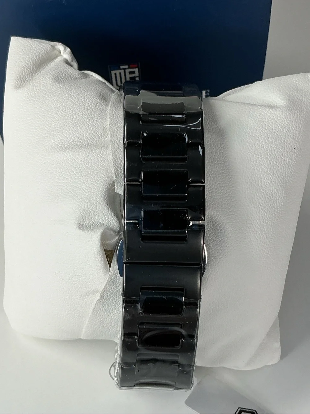 Invicta sleek black