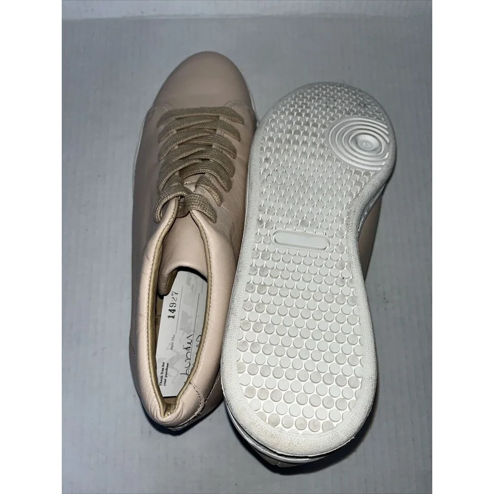 Linder women blush