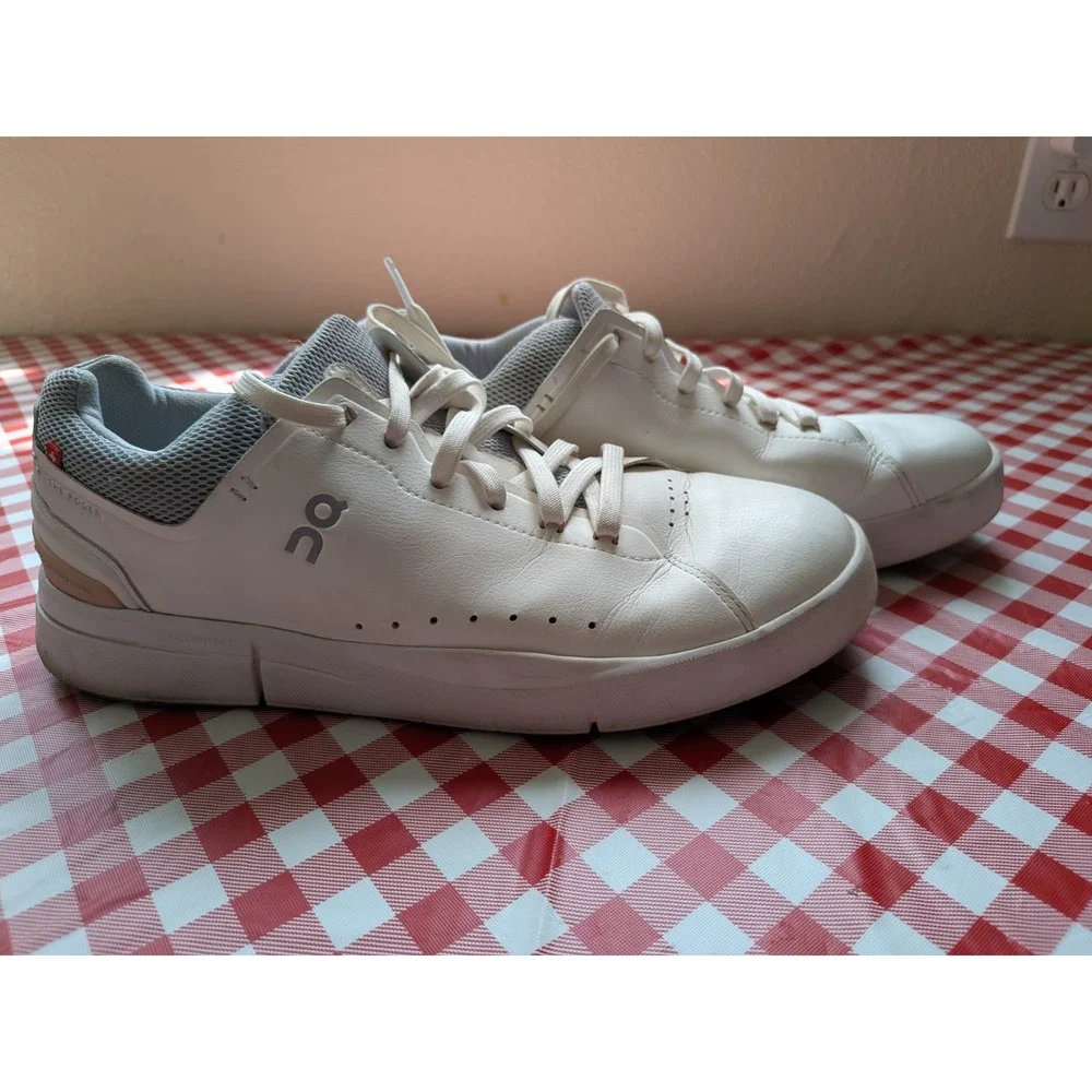 Women's On The Roger Advantage 2, White/Rosehip, 10 Medium US