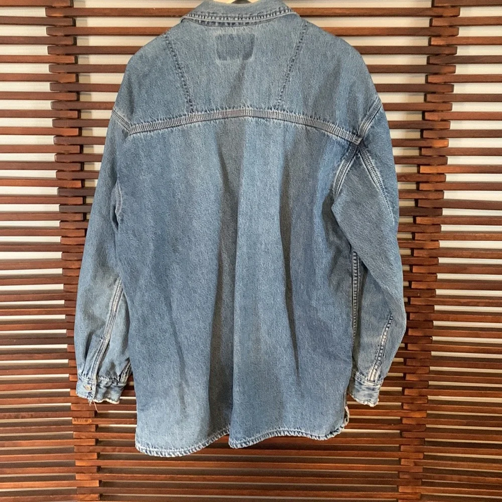 Levis reposhing this
