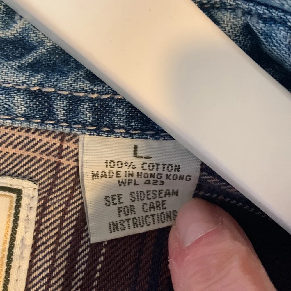 Levis reposhing this