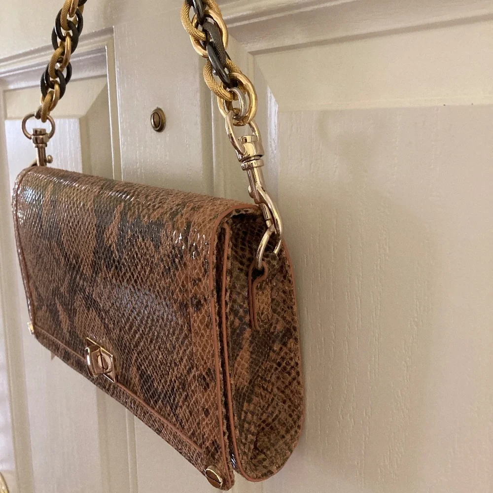 Alexis Hudson beautiful clutch