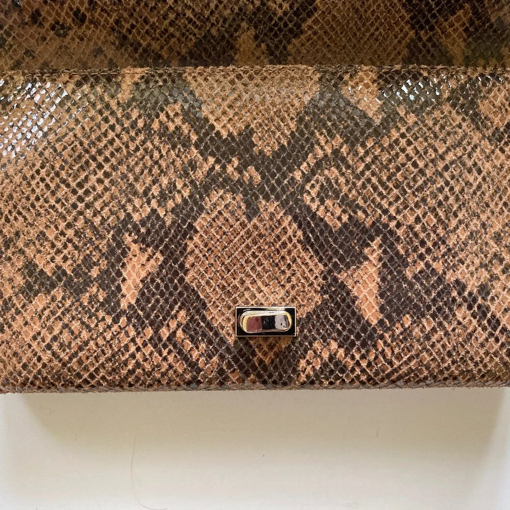 Alexis Hudson beautiful clutch