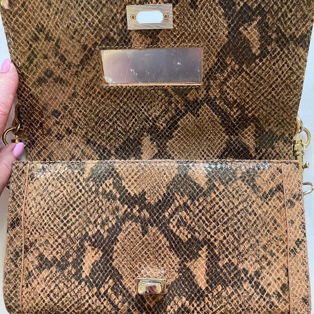 Alexis Hudson beautiful clutch