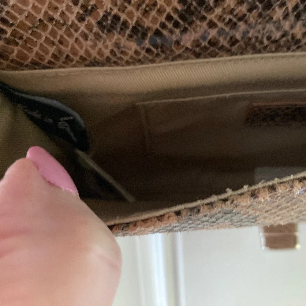 Alexis Hudson beautiful clutch