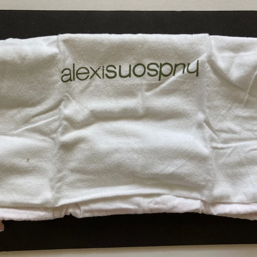 Alexis Hudson beautiful clutch