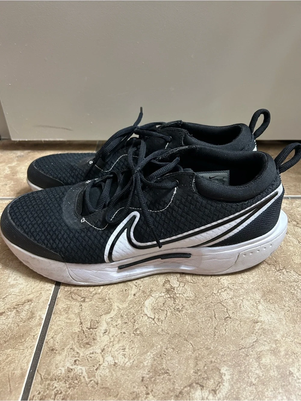Nike Men’s Black Low-Top Knit Sneakers