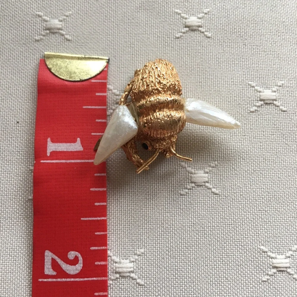 N/A elegant gold