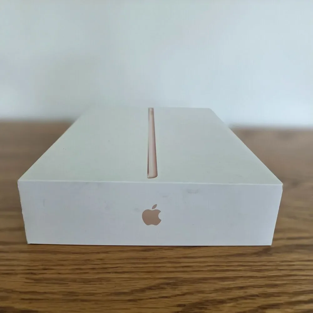 Apple empty box