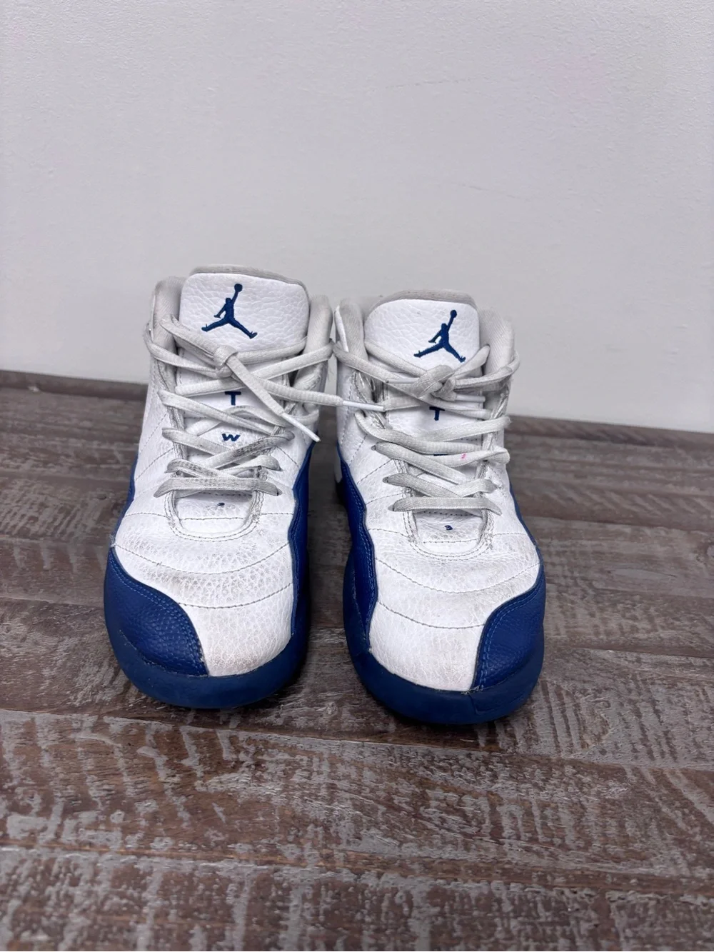 Jordan Retro 12 Grade School Sneaker in French Blue
