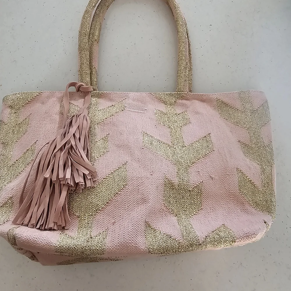 N/A pink large tassels