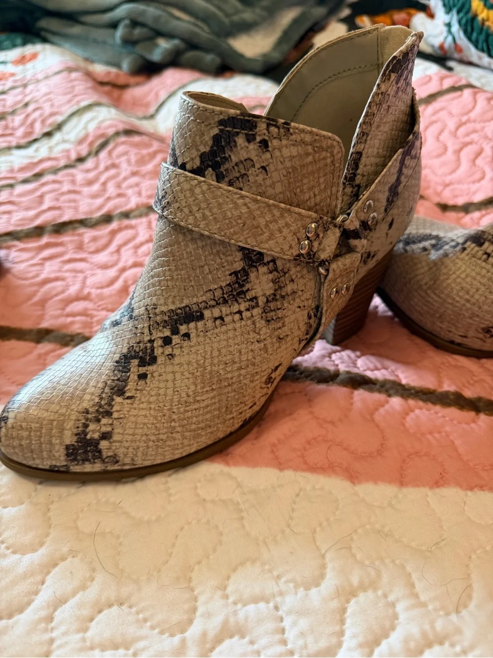 N/A stylish women