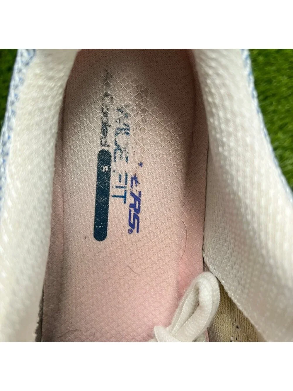 Skechers please review