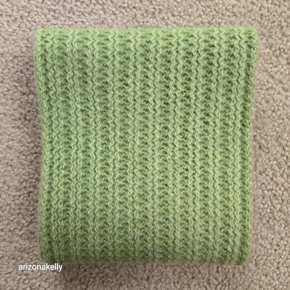 Castlerig Cashmere Green Knit Scarf *TINY REPAIRED HOLE*