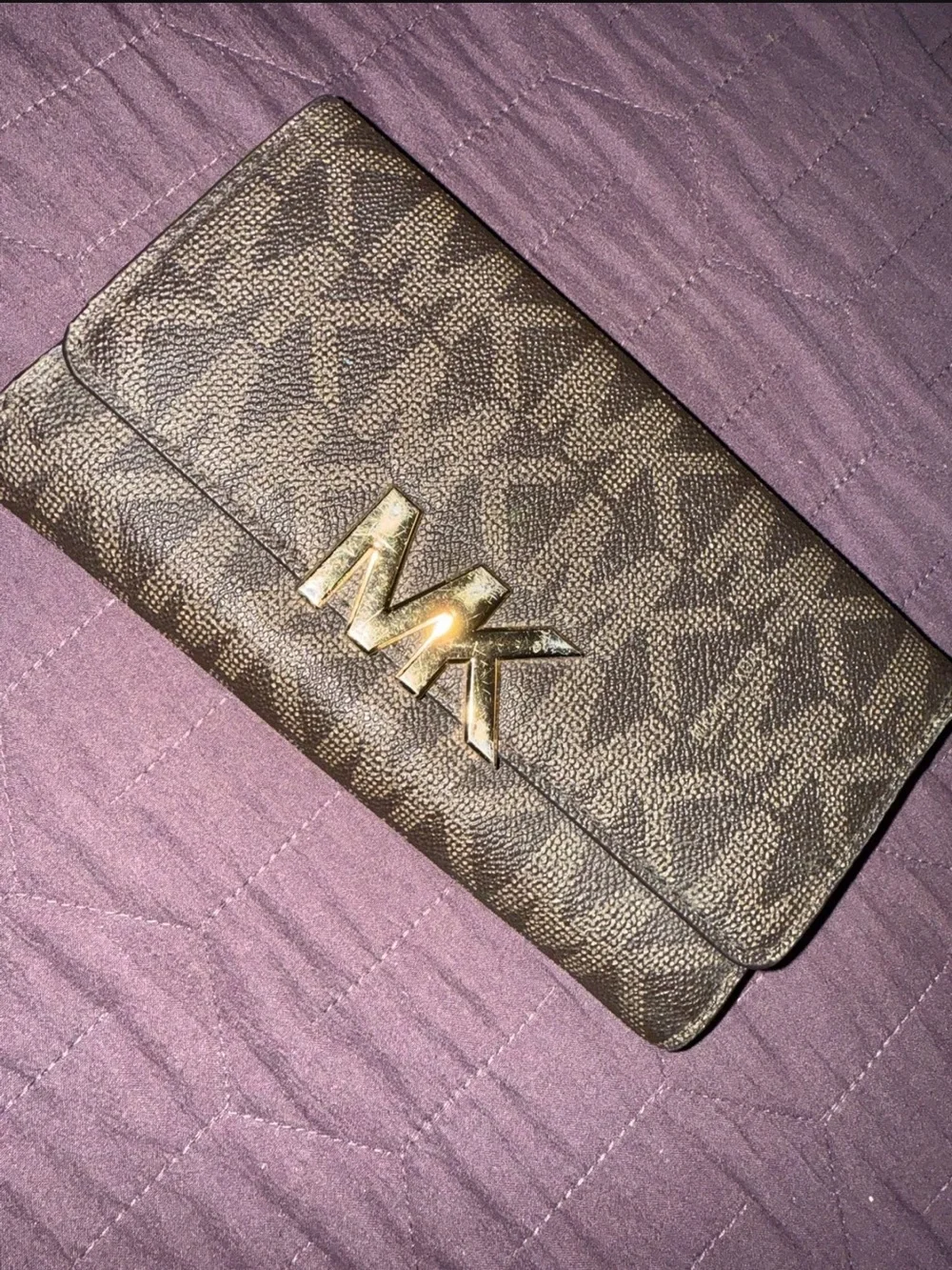 Michael Kors compact pebbled