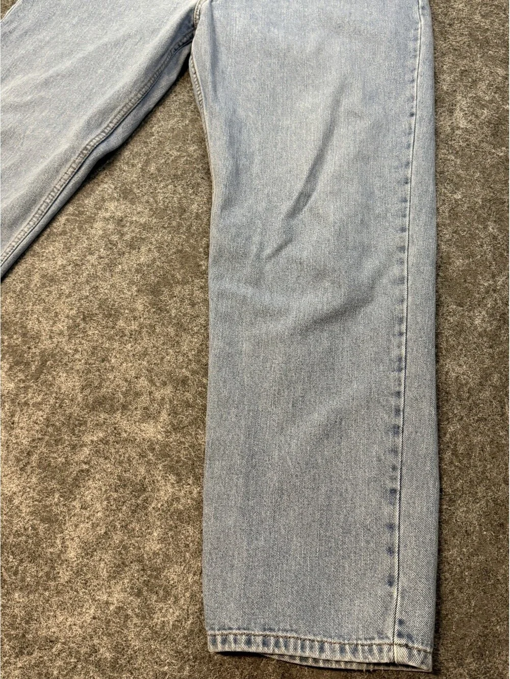 Levis relaxed man accent
