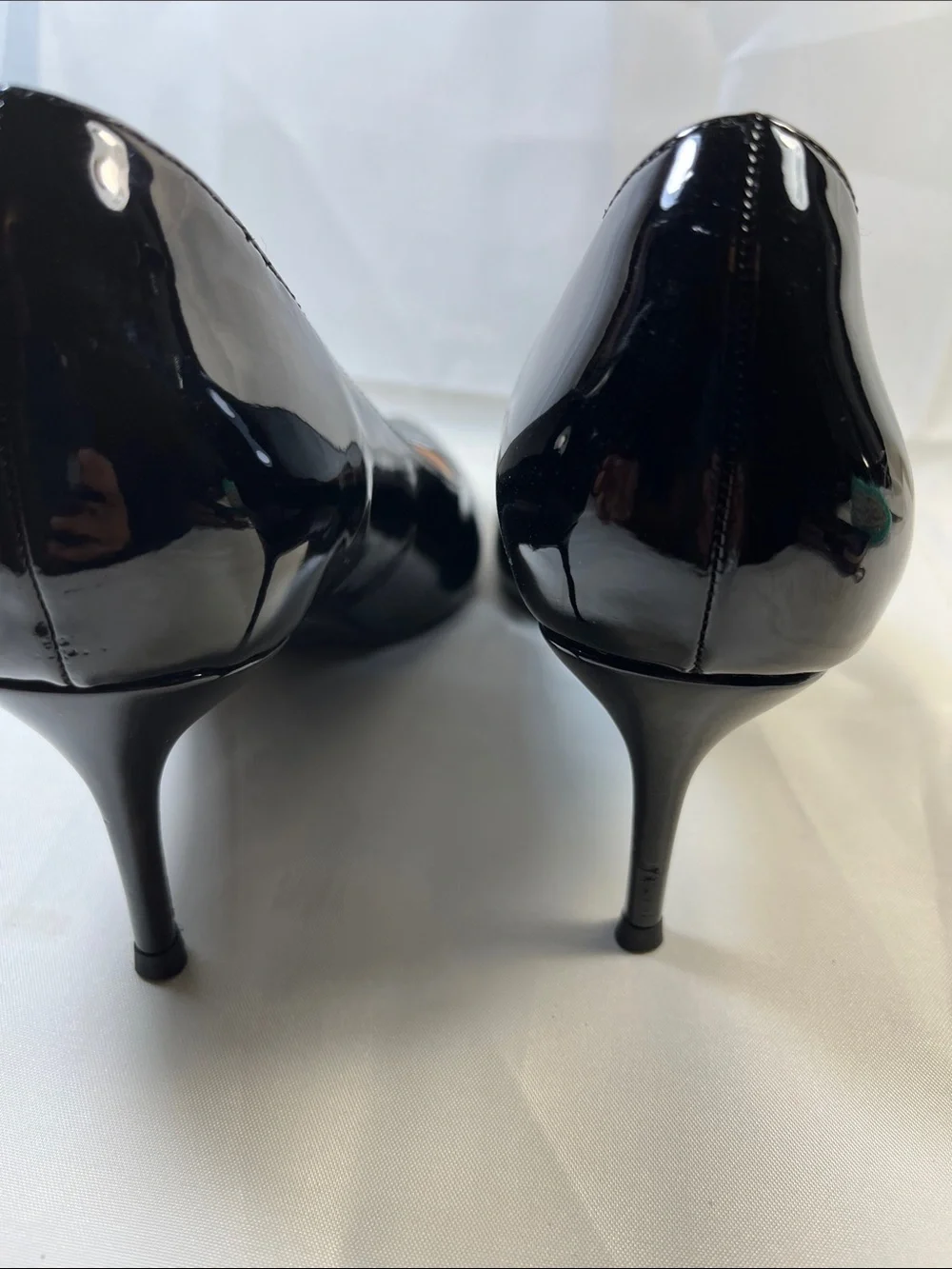 Elisabet Tang sleek black