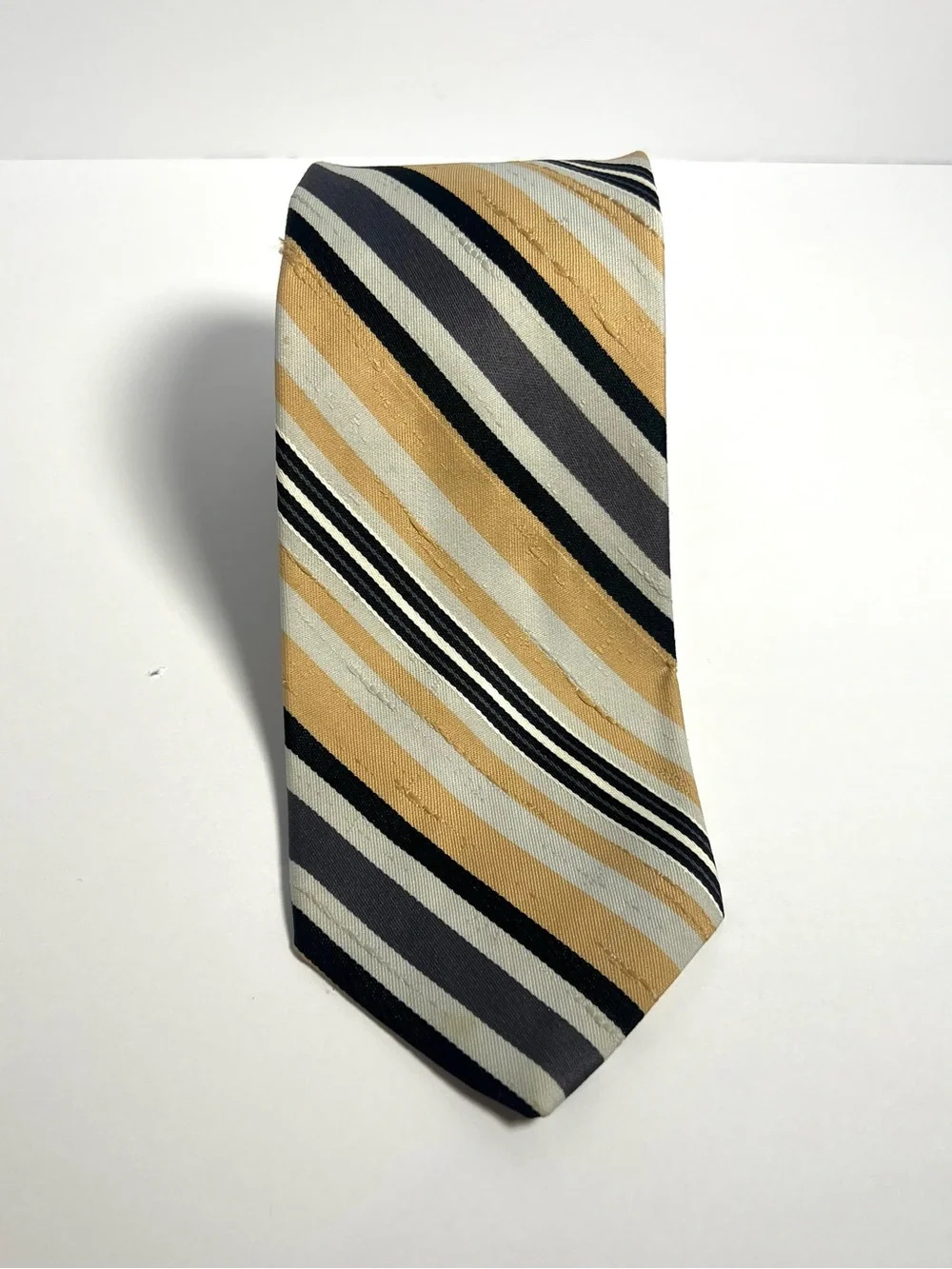 Velducci featuring business details