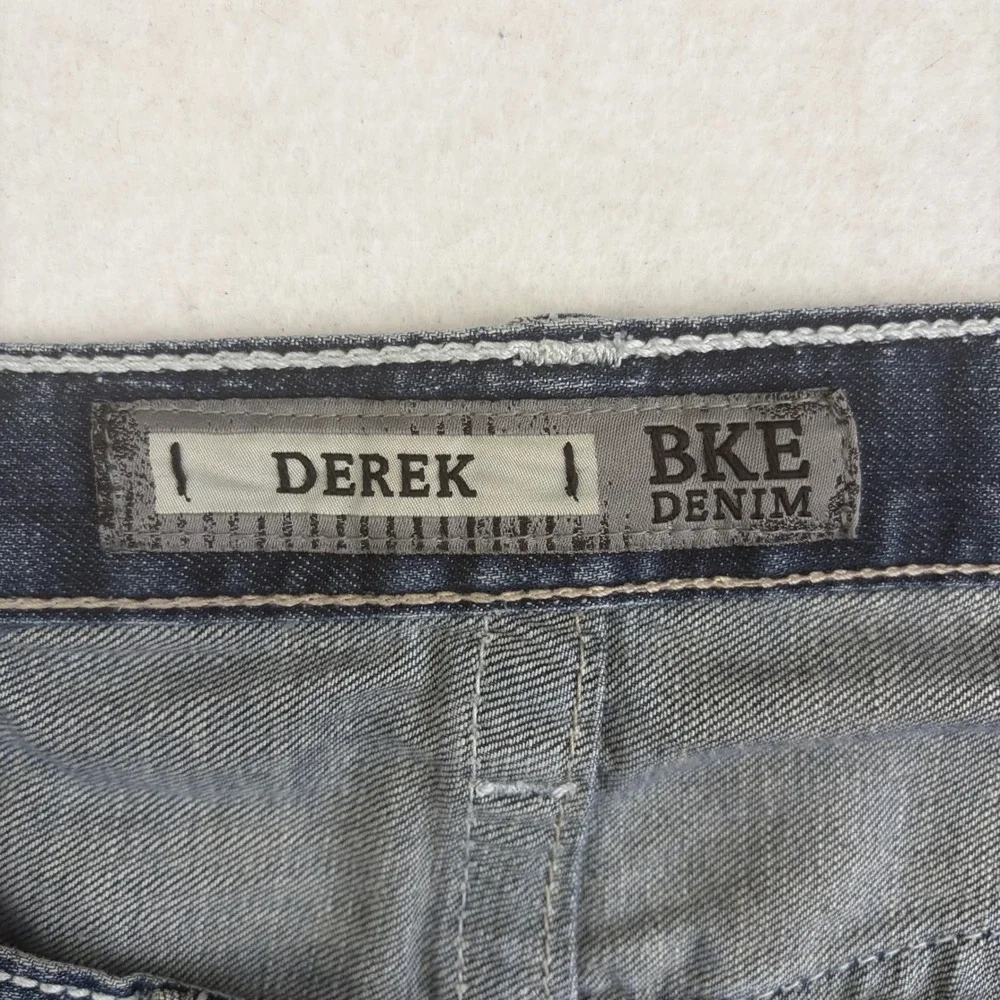 BKE Derek Relaxed Bootcut Jeans Mens 32R Medium Wash Heavy Stitch Western
