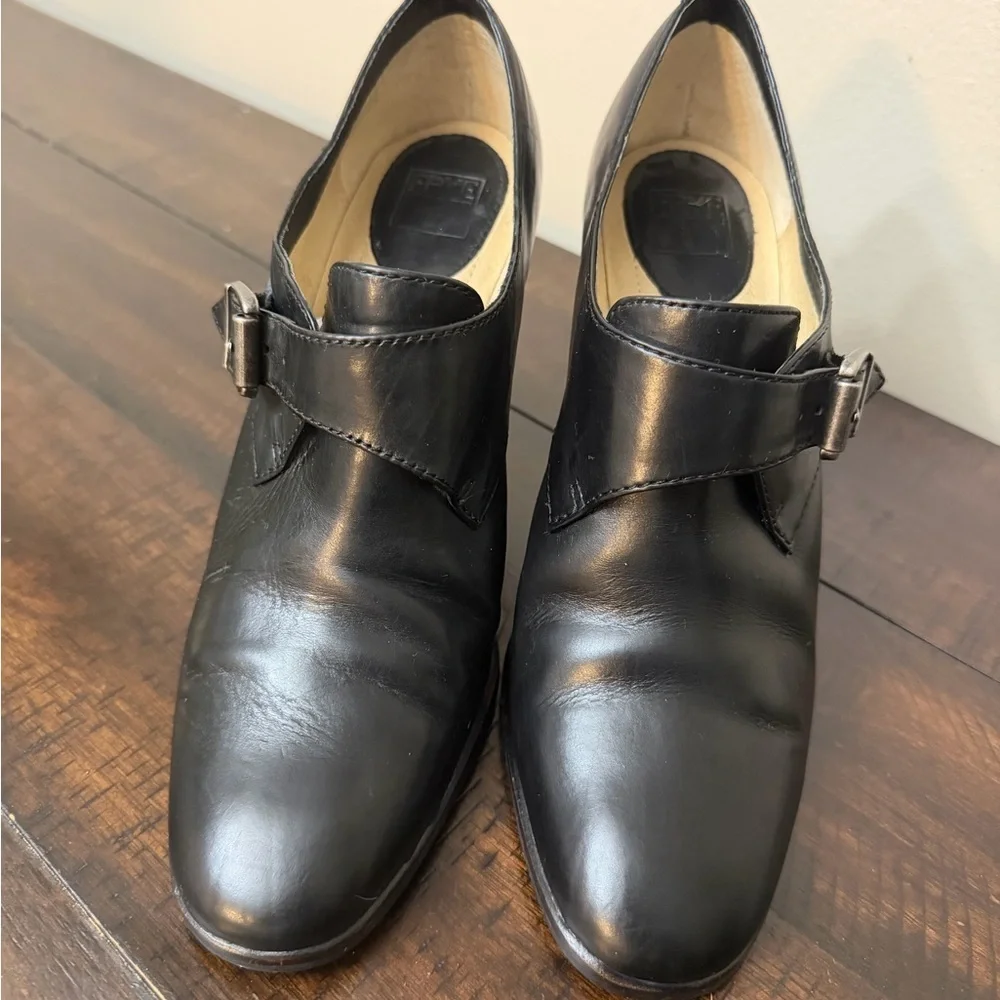 Frye sleek black