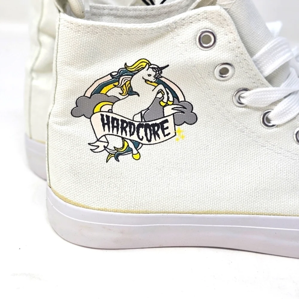 Hot Topic these canvas
