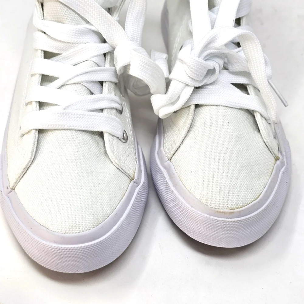 Hot Topic these canvas