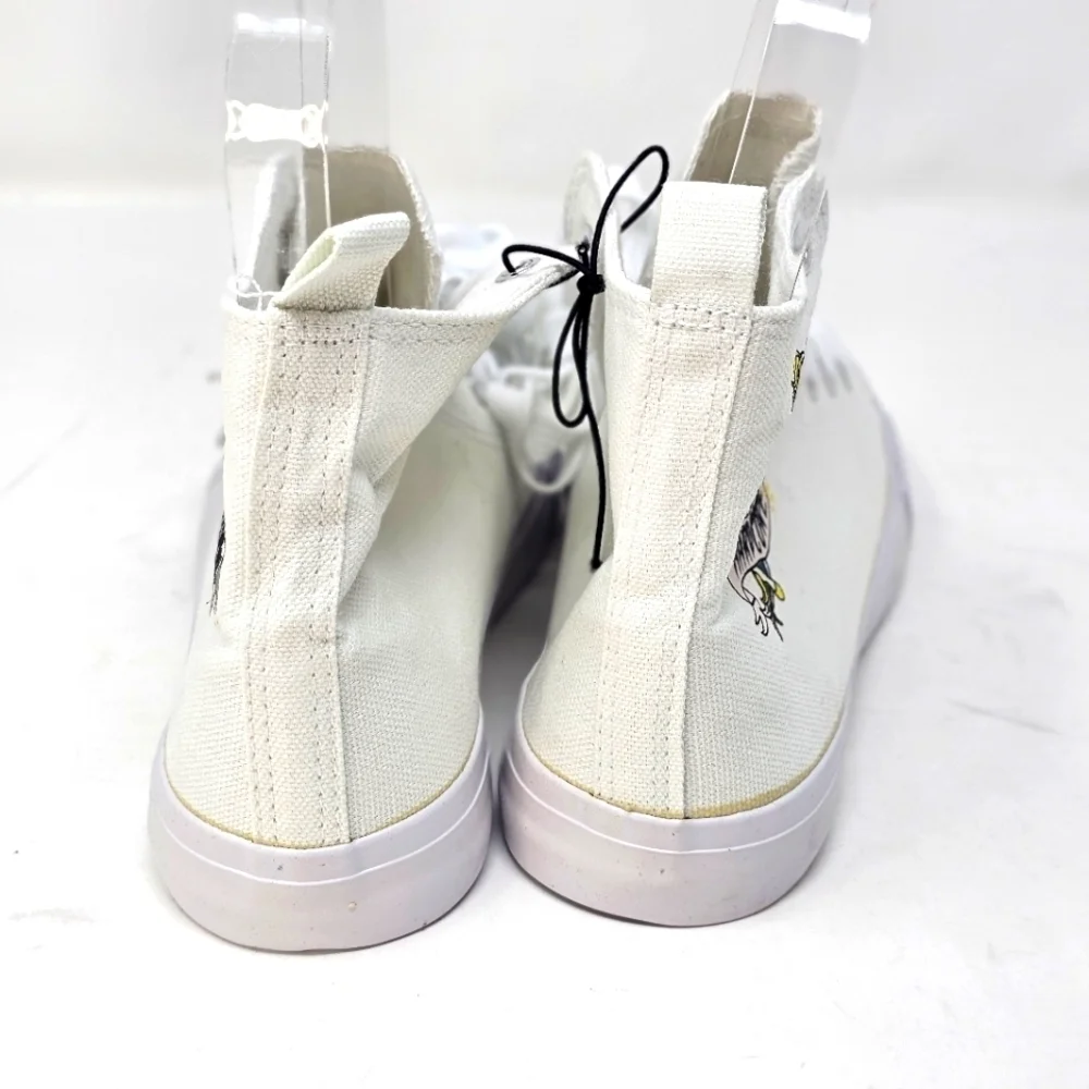 Hot Topic these canvas