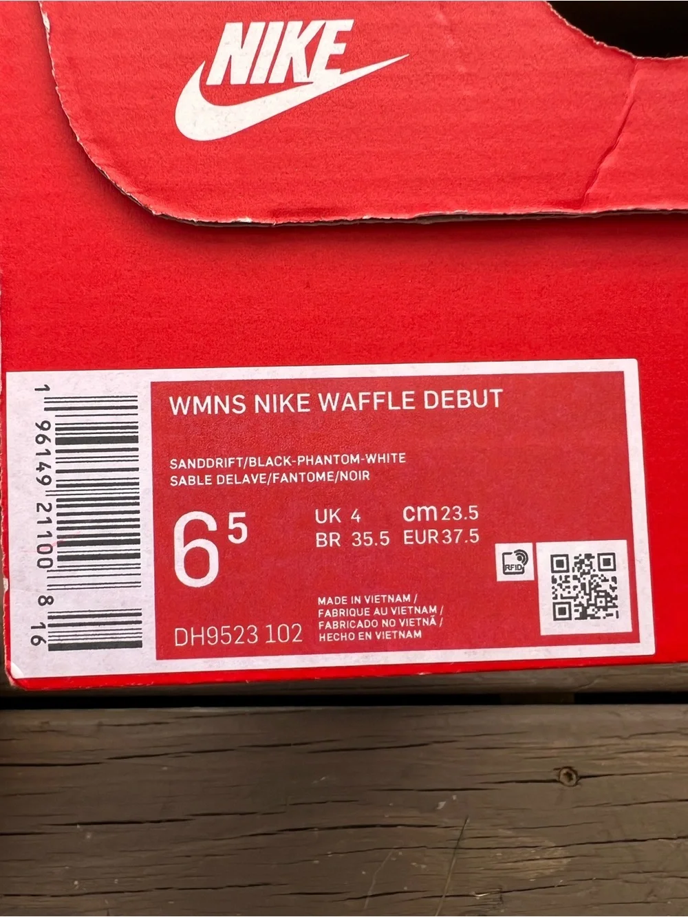 Nike lightweight sneakers