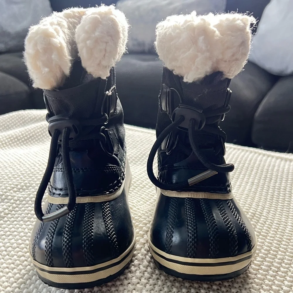 Sorel Yoot Pac Black Waterproof Snow Boots.