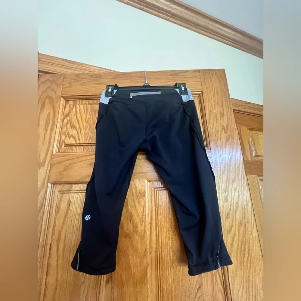 Lululemon - Capri Cropped Leggings