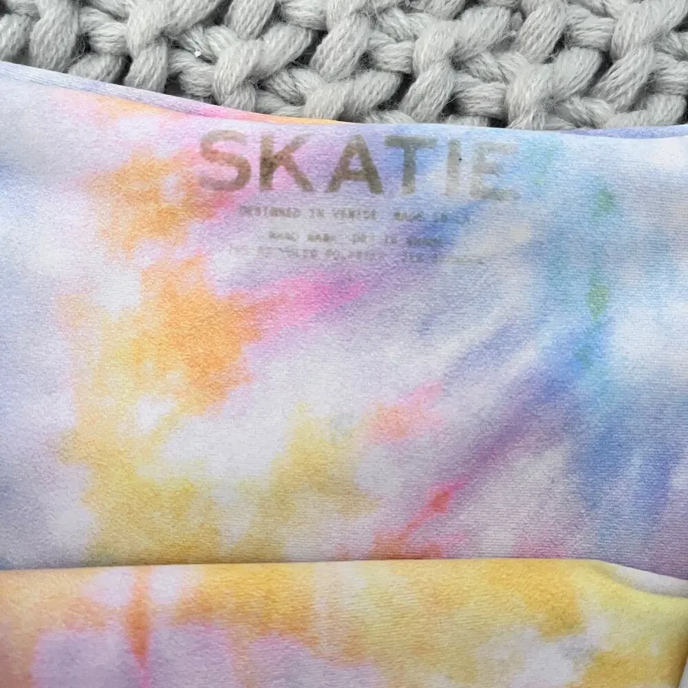 Skatie 🔺listing cheeky poly