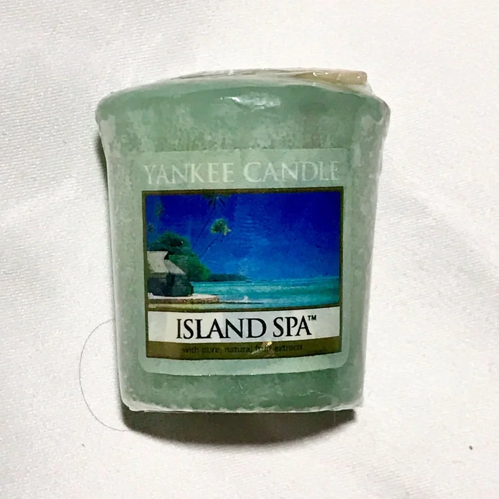 Yankee Candle as shown