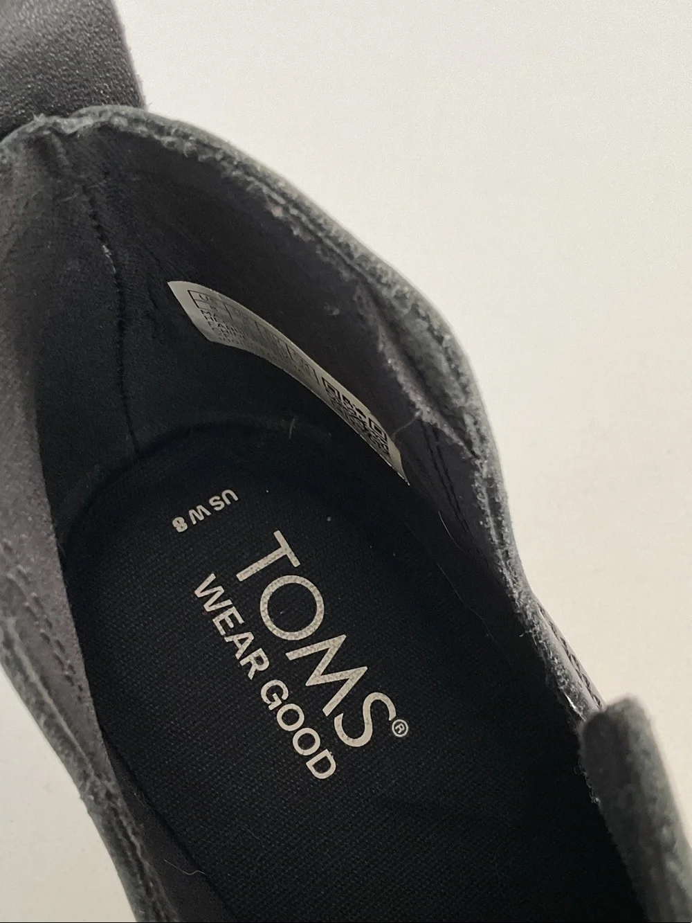 Toms sleek black