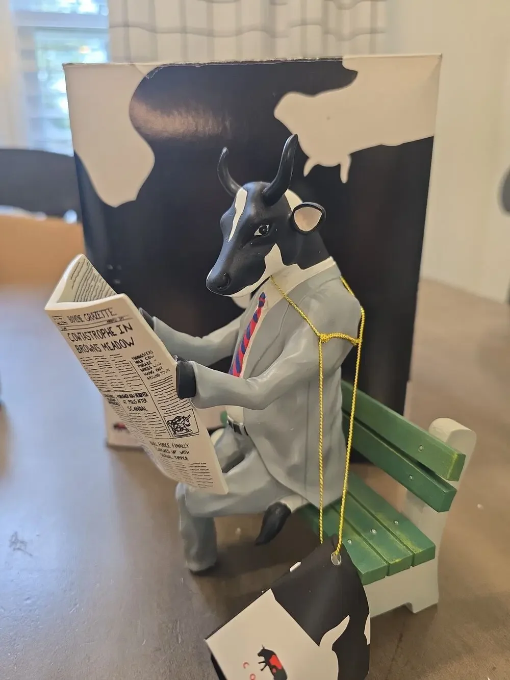 Cow Parade Citizen Kow With Box And Tag #11565