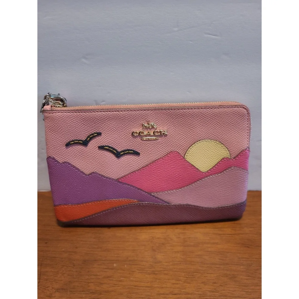 Coach Mountain Motif Corner Pink Wallet Leather Zip Wristlet Handbag