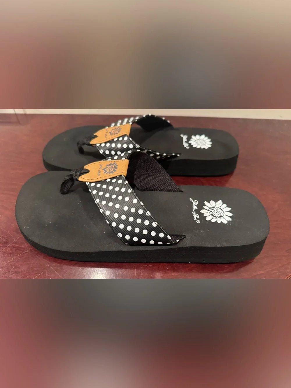 Yellow Box women’s black
