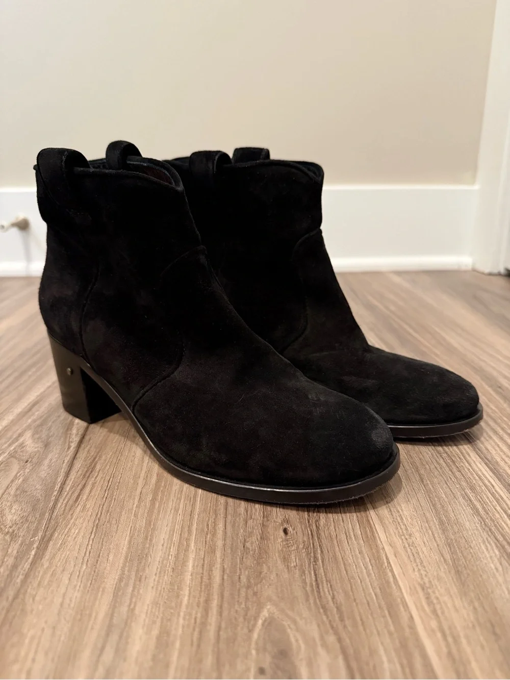 Laurence Dacade chic black