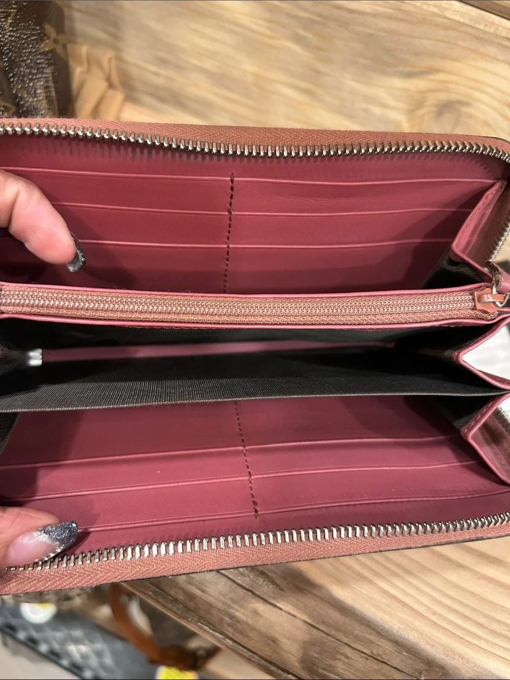 Gucci zip around