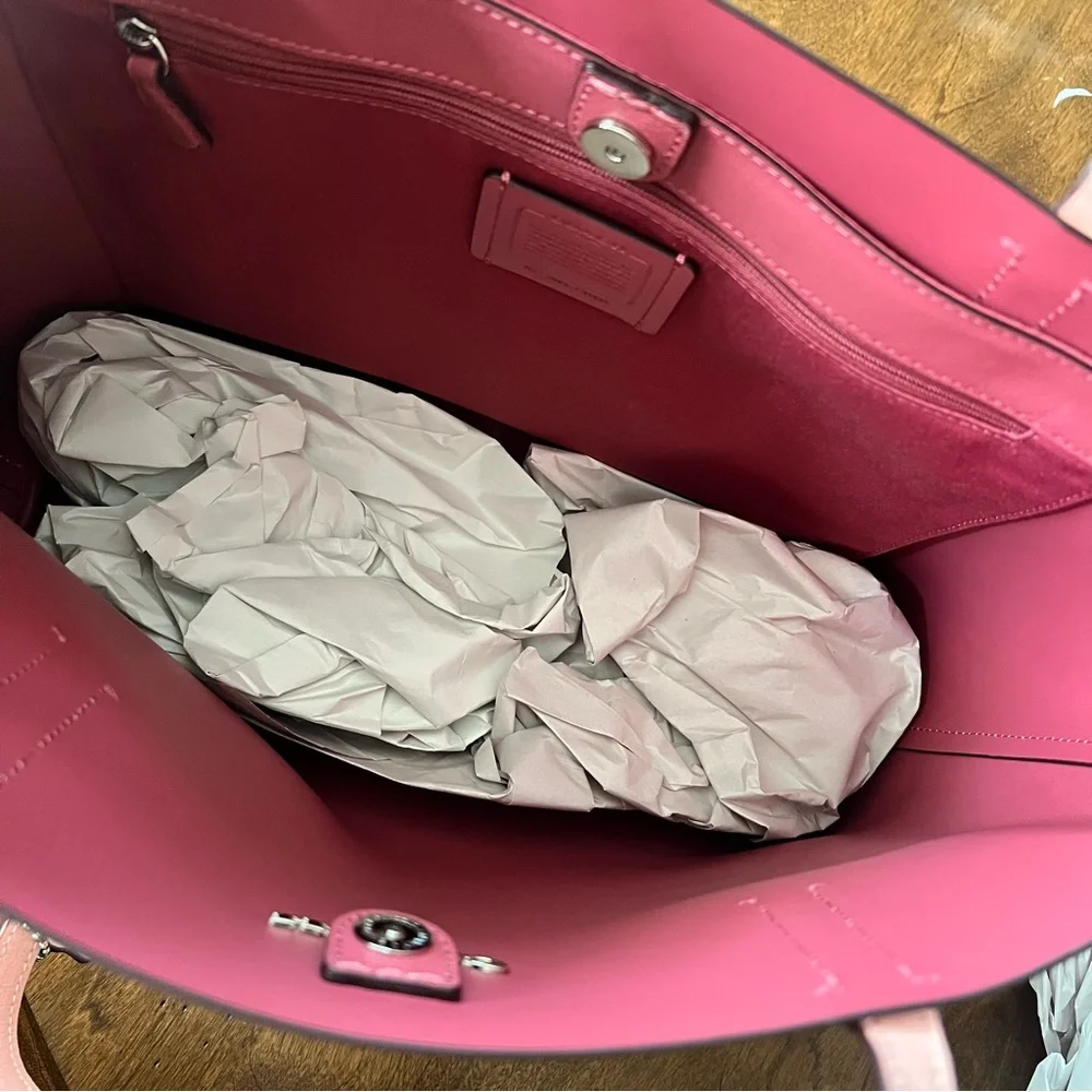 Coach tote strawberry