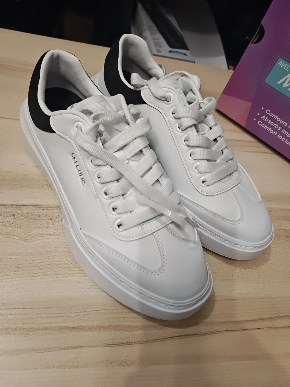 Skechers classic white