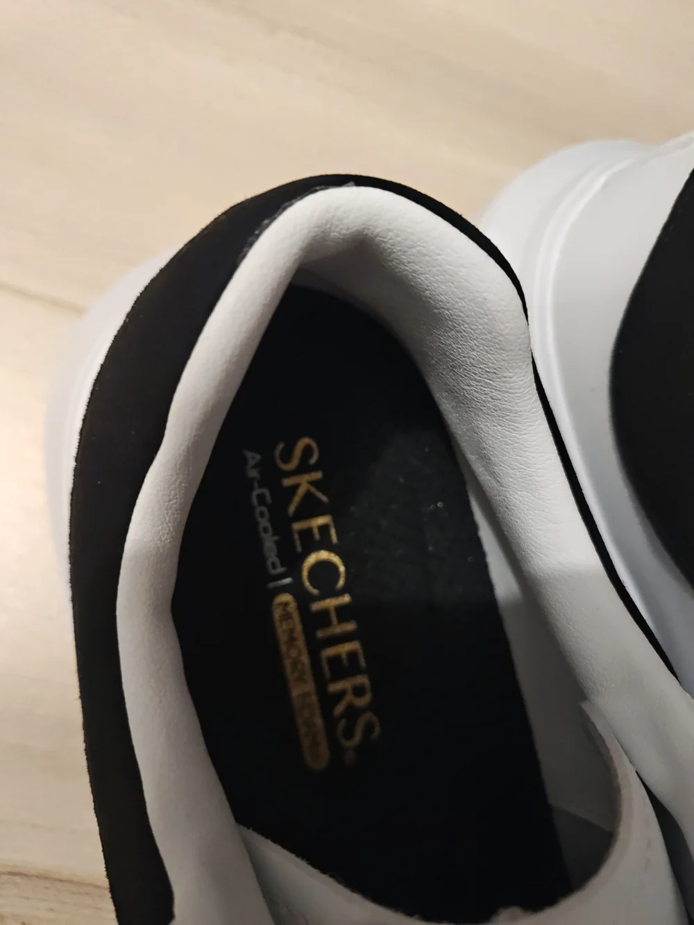 Skechers classic white