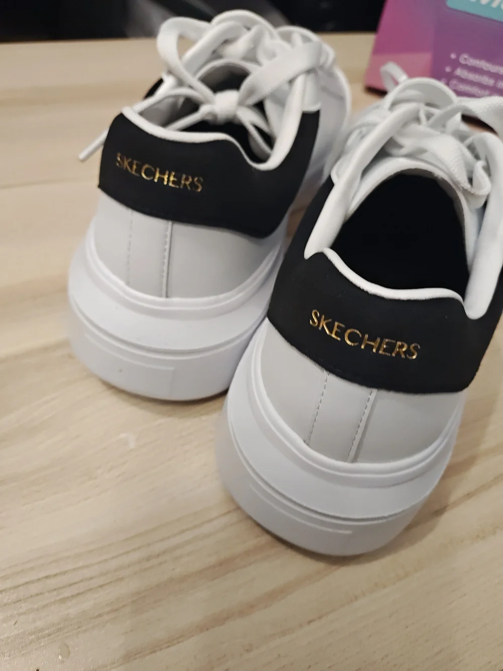 Skechers classic white